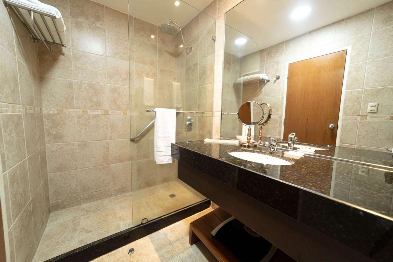 Tryp By Wyndham Guayaquil Hotel Екстериор снимка